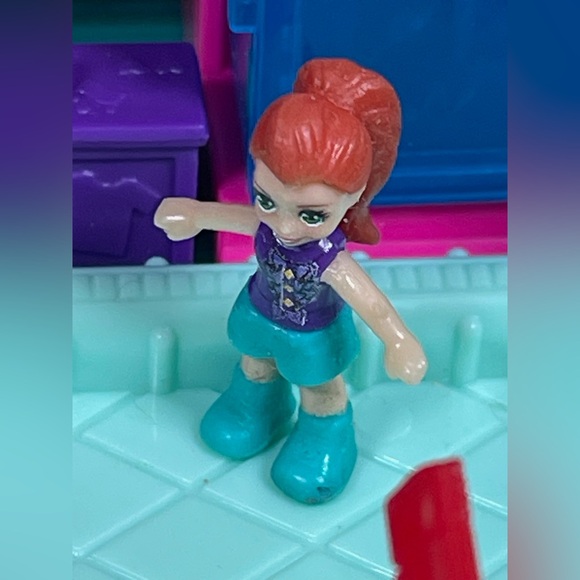 Polly Pocket Handbag Doll Playset 2018 Blue Purple Bow Movie Theater Mall Figure - Picture 8 of 16